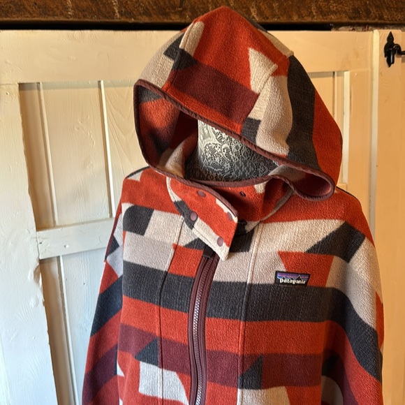 Patagonia Synchilla Geometric Aztec Patterned Fleece Poncho - Picture 2 of 7